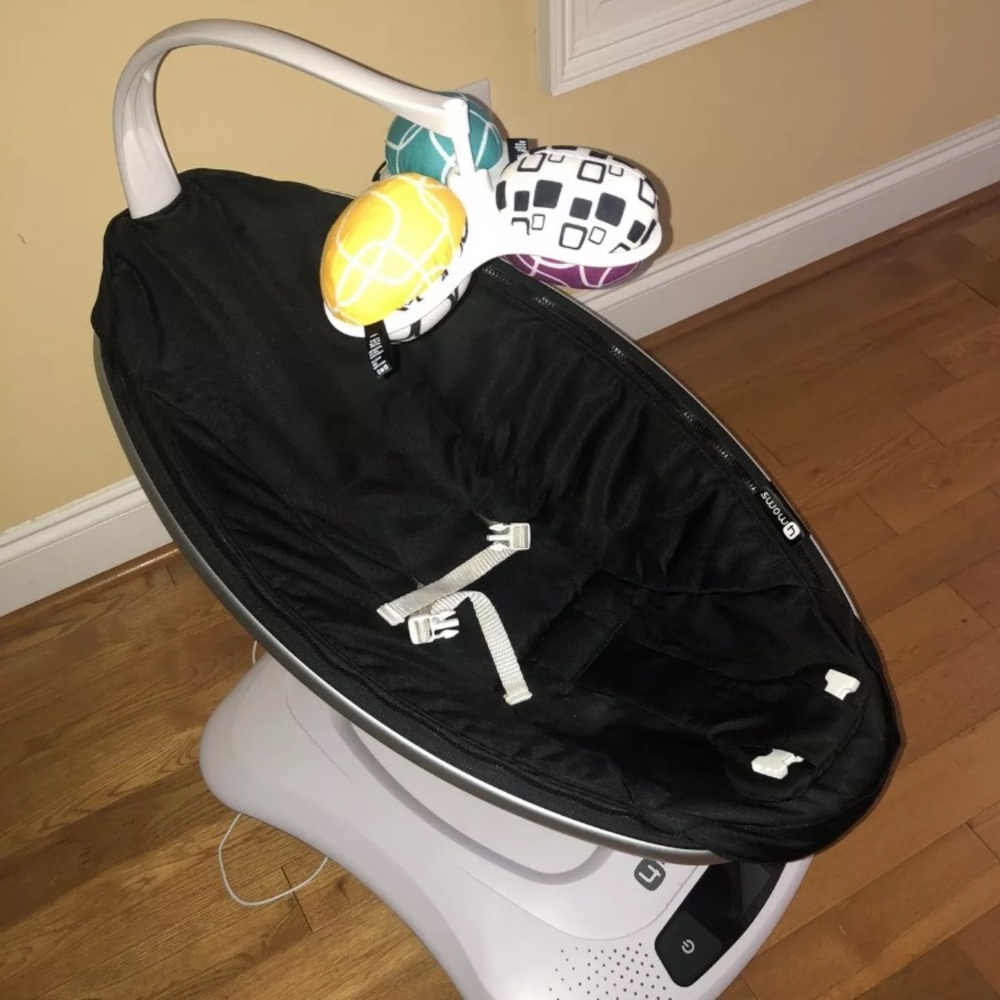 4moms mamaroo baby swing (will take best offer)